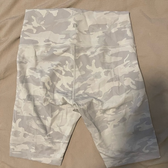 Lululemon Wunder Under Short 10" Incognito Camo Jacquard Alpine White Starlight - Picture 3 of 5